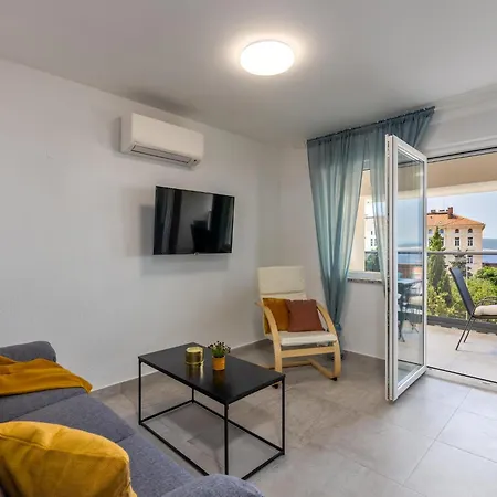 In Croatia Near Stunning Coastline Appartamento Crikvenica